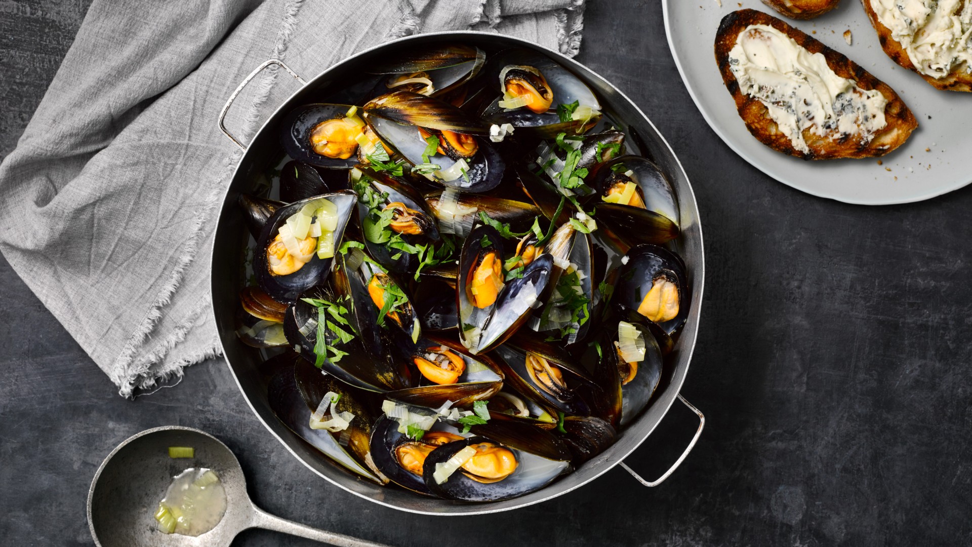 Black Mussels in Cider With Croutons Recipe