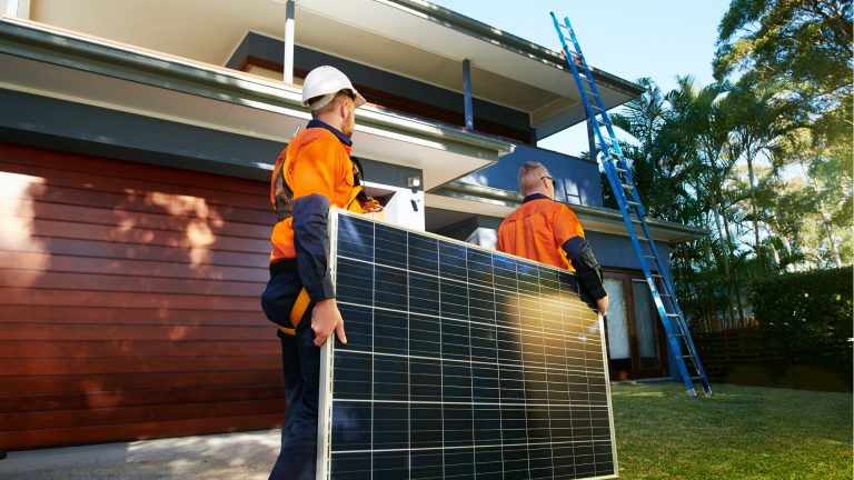 photo solar panel install technician home