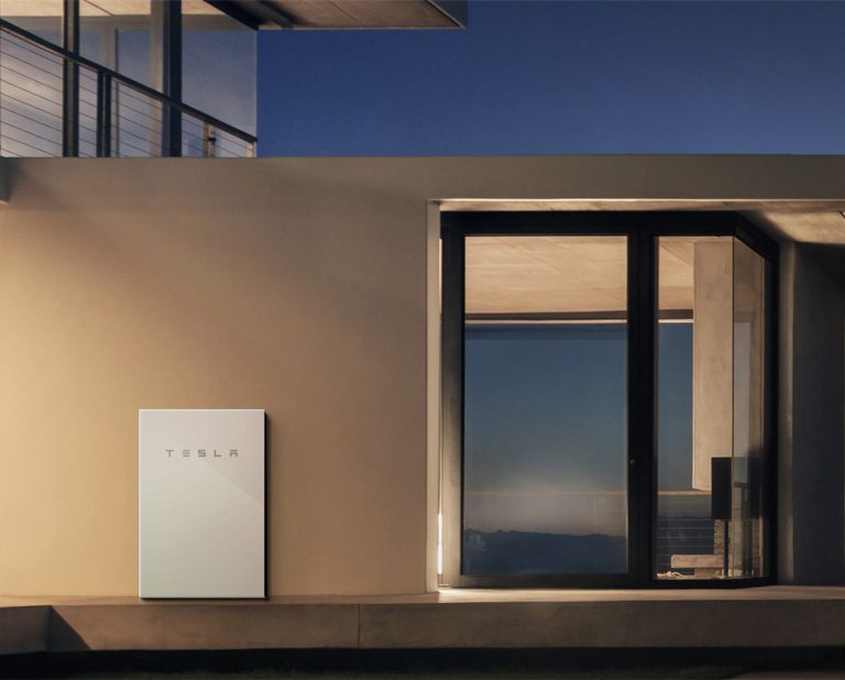 photo solar tesla powerwall 2 house cropped