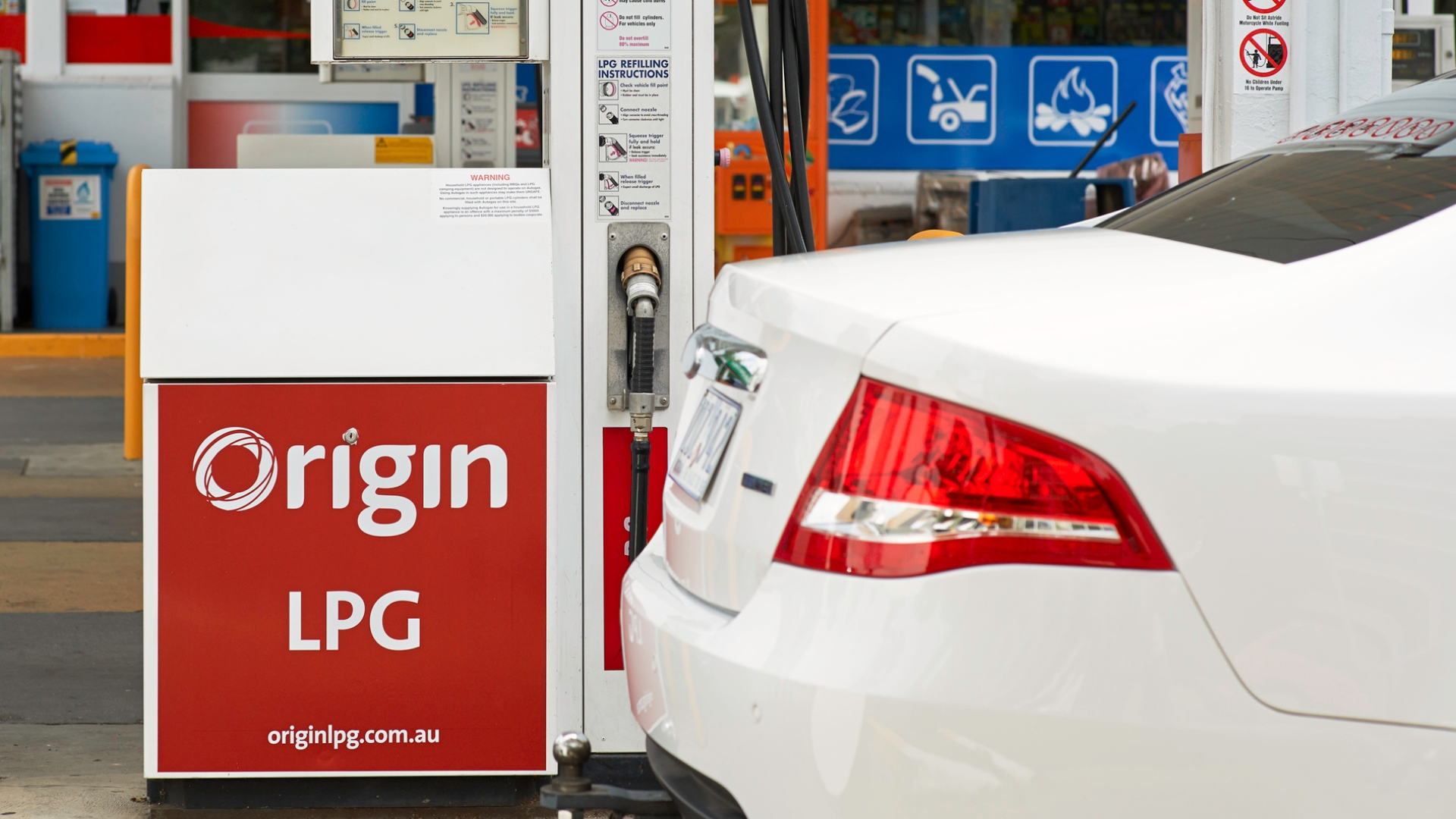 car-at-autogas-pump